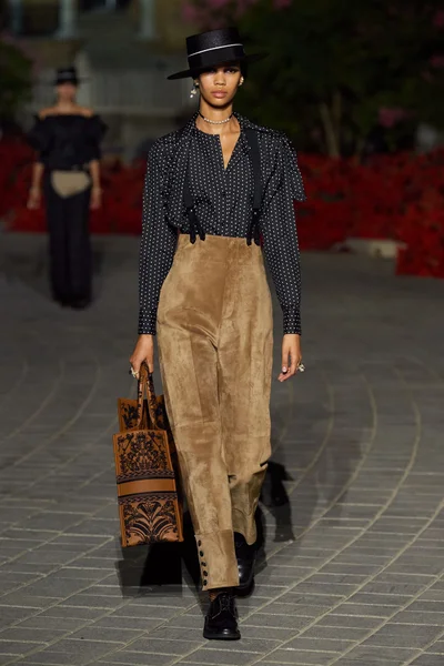 Look 72